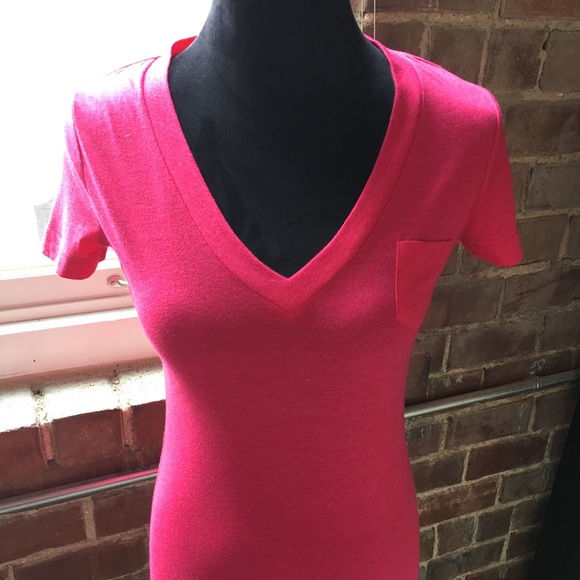 NWT pink Vneck tee - Picture 1 of 4